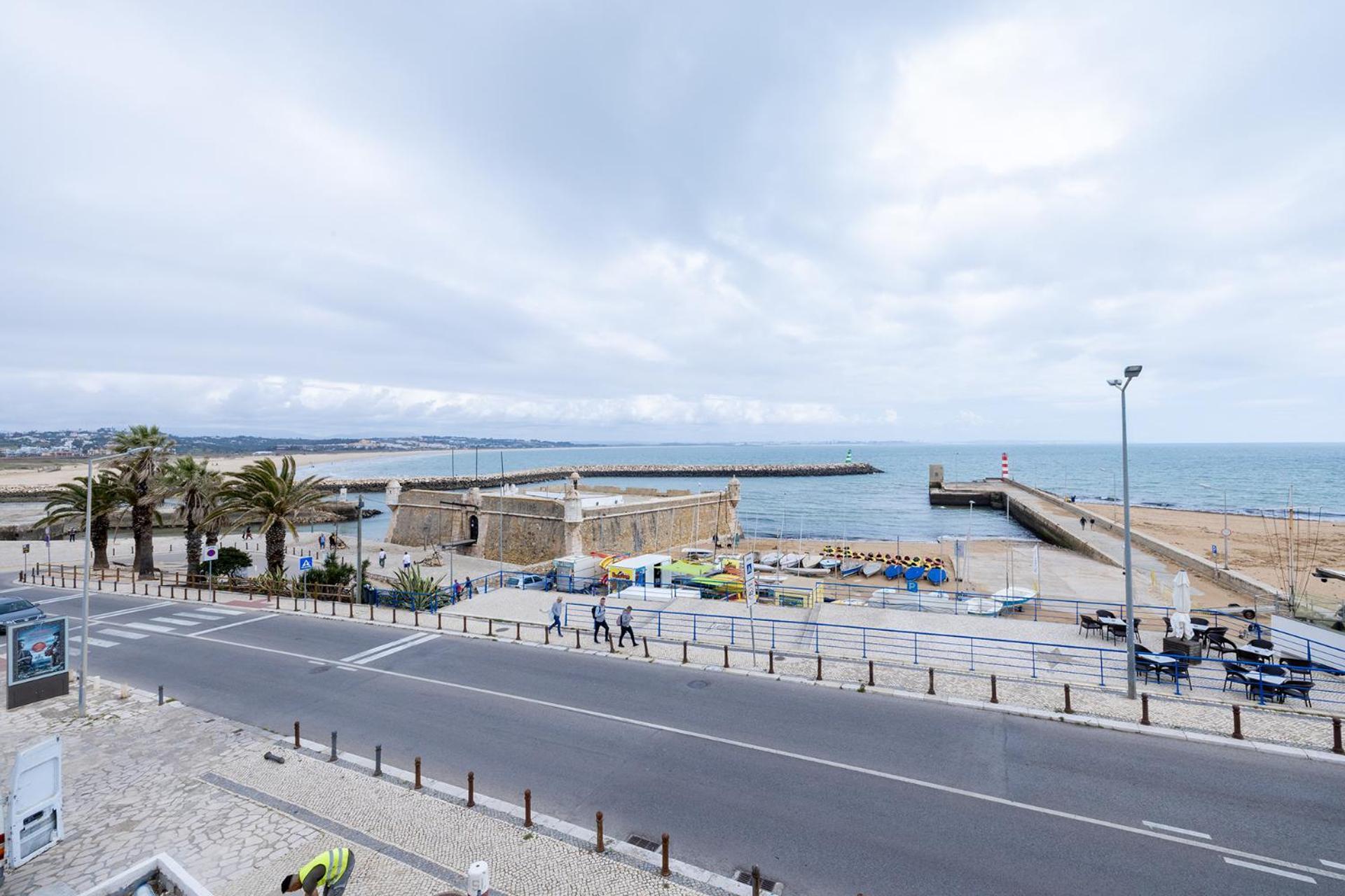 Apartamento T2 With Unique Location Beachfront