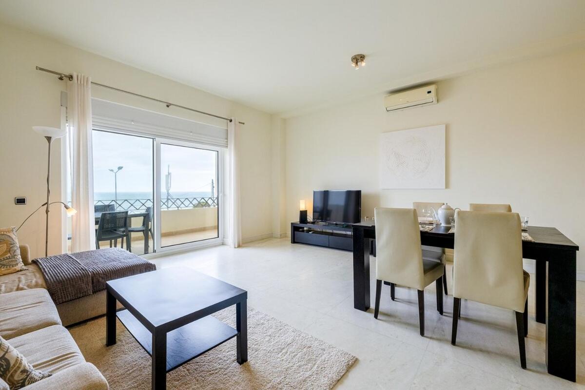 Apartamento T2 With Unique Location Beachfront