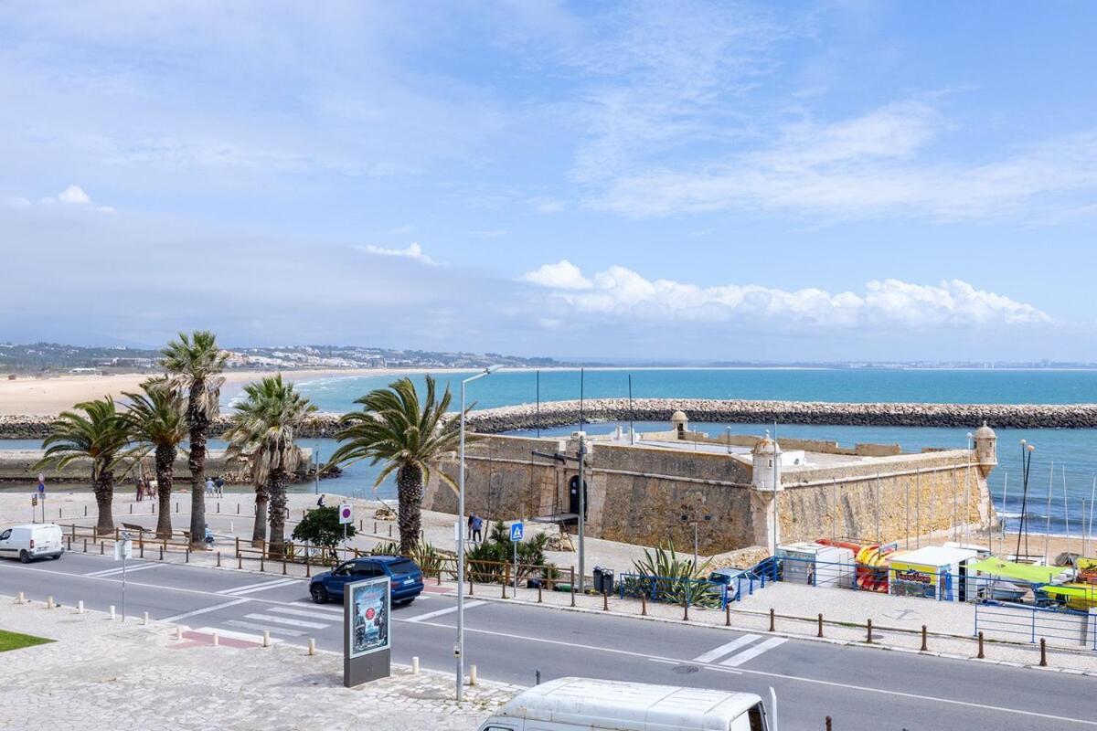 Apartamento T2 With Unique Location Beachfront *